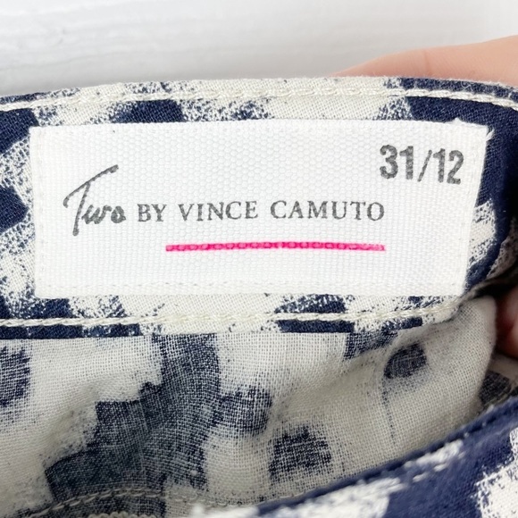 Two by Vince Camuto Linen & Cotton Mid Rise Diamond Print Short - Picture 9 of 13